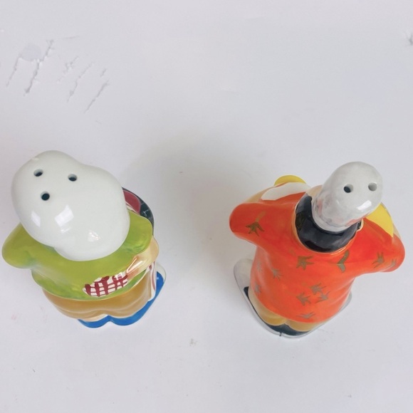 CIC Ceramic Tracy Flickinger’s Masters Of The Grill Salt and Pepper Shakers - Picture 3 of 4
